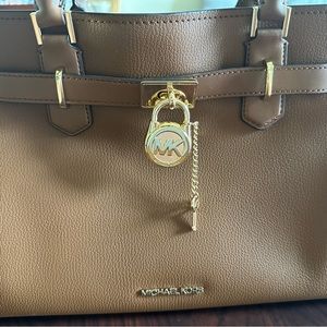 BRAND NEW MICHAEL KORS PURSE AND WALLET SET